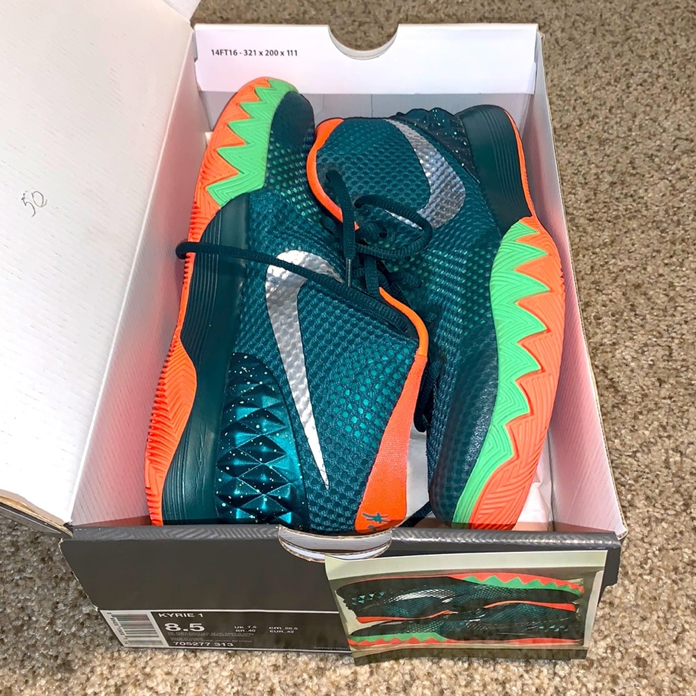 Kyrie 1